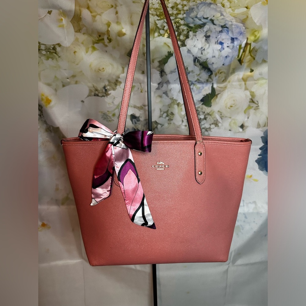 Coach Outlet light pink city zip tote GUC - Picture 16 of 16